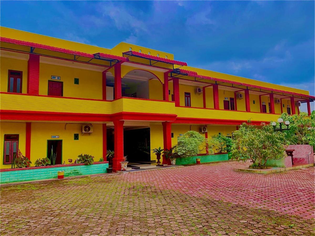 Hotel Rembulan Tebing Tinggi Экстерьер фото