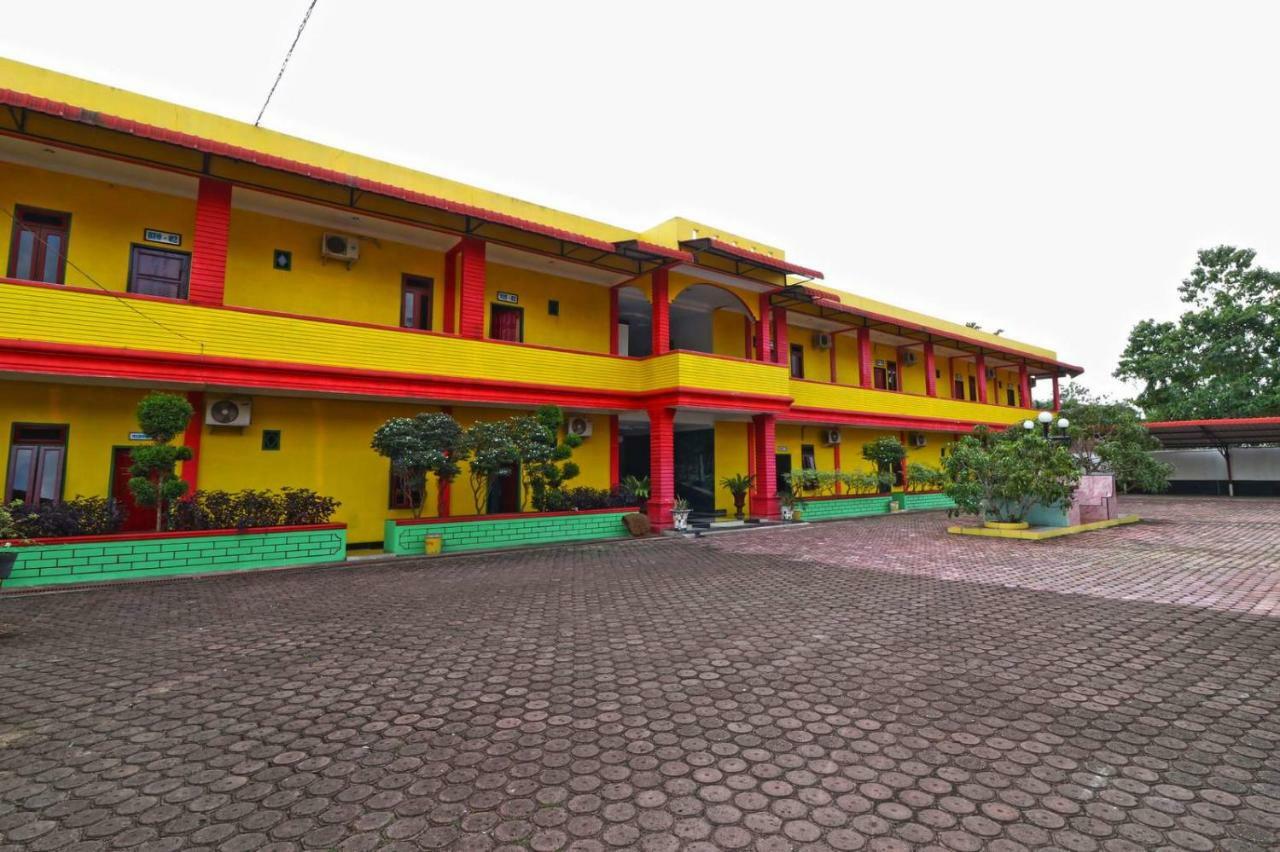 Hotel Rembulan Tebing Tinggi Экстерьер фото